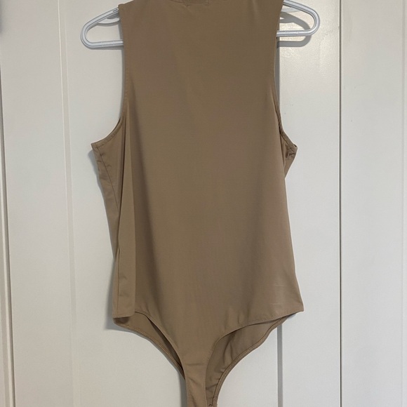 Dynamite Closet Essential Basic Crew Neck Nude‎ Tan Sleeveless Bodysuit Size XL - Picture 4 of 6